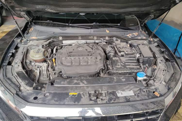 Used Volkswagen Passat 2019 330TSI Elite Edition China VI Engine Bay