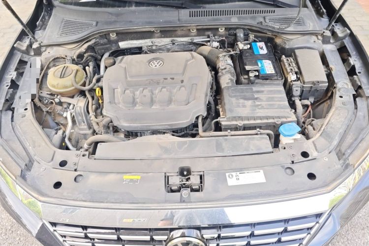 Used Volkswagen Passat 2019 330TSI Luxury Edition China VI Standard Engine Bay