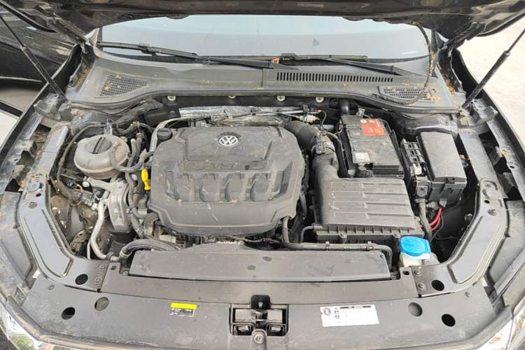 Used Volkswagen Passat 2019 330TSI Elite Edition China VI Engine Bay