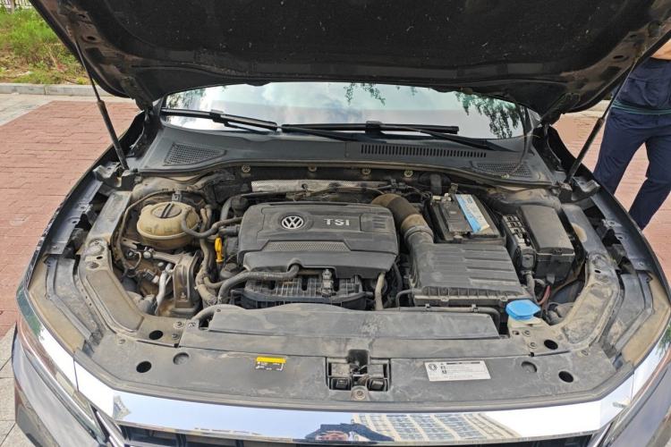 Used Volkswagen Passat 2019 380TSI Luxury Edition China VI Standard Engine Bay