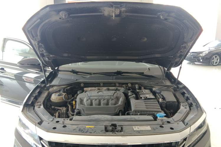 Used Volkswagen Passat 2019 330TSI Luxury Edition China VI Standard Engine Bay