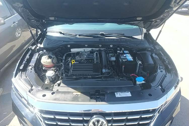Used Volkswagen Passat 2019 280TSI Business Edition China VI Engine Bay