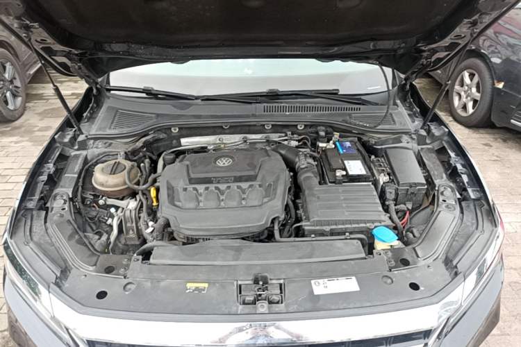 Used Volkswagen Passat 2019 330TSI Luxury Edition China VI Standard Engine Bay