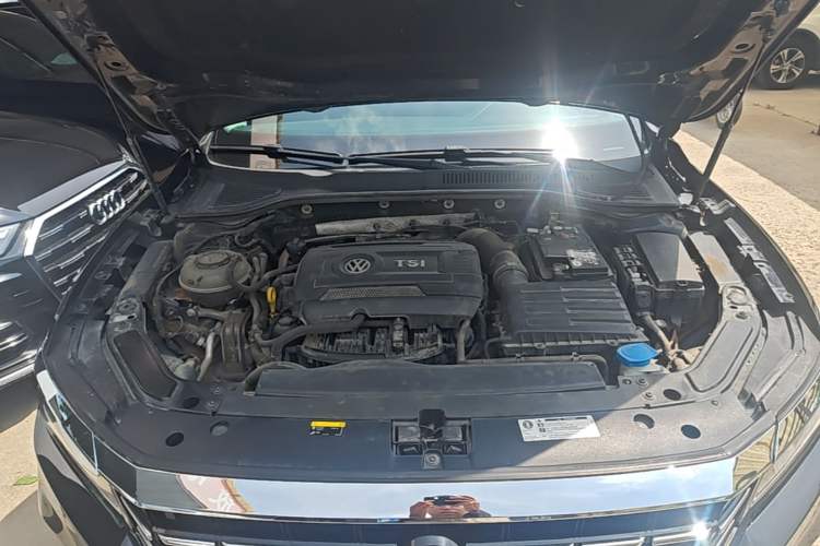 Used Volkswagen Passat 2019 380TSI Prestige Edition China VI Standard Engine Bay