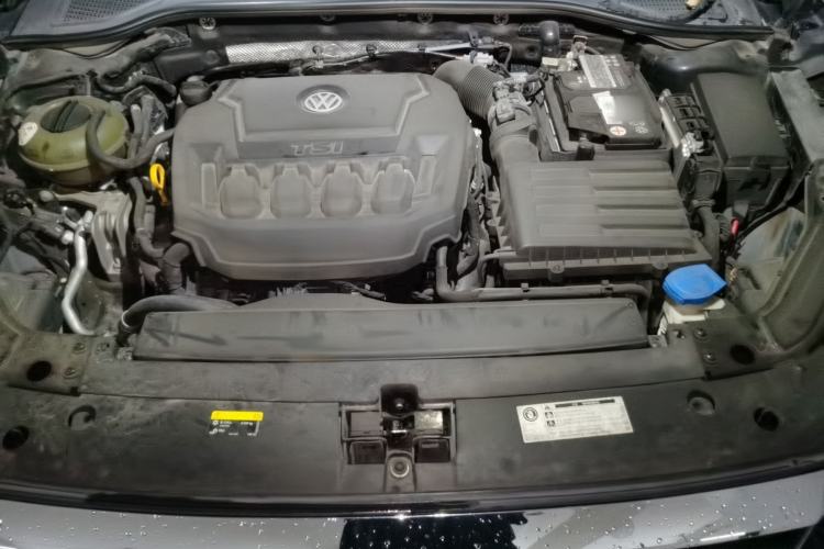 Used Volkswagen Passat 2019 330TSI Luxury Edition China VI Standard Engine Bay