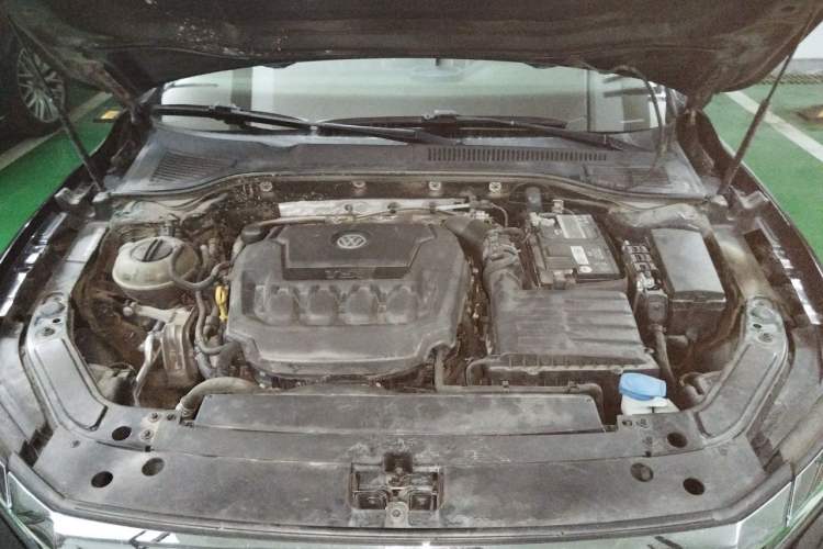 Used Volkswagen Passat 2019 330TSI Prestige Edition China VI Standard Engine Bay