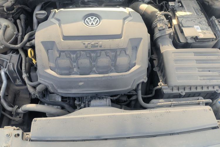Used Volkswagen Passat 2019 330TSI Luxury Edition China VI Standard Engine Bay