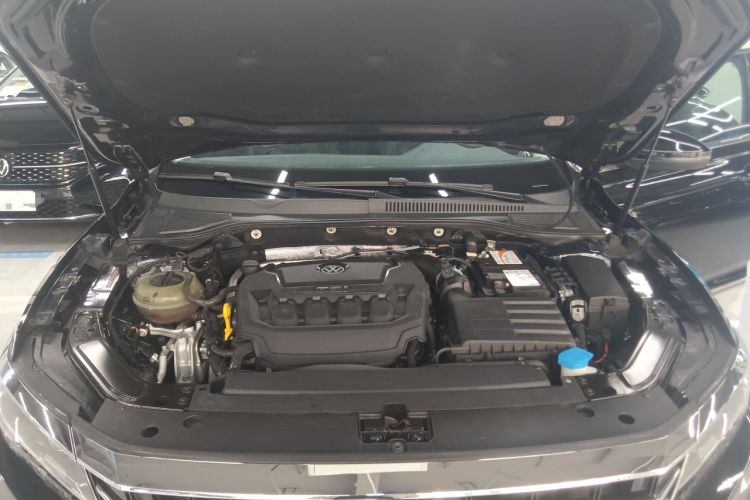 Used Volkswagen Passat 2019 330TSI Luxury Edition China V Standard Engine Bay