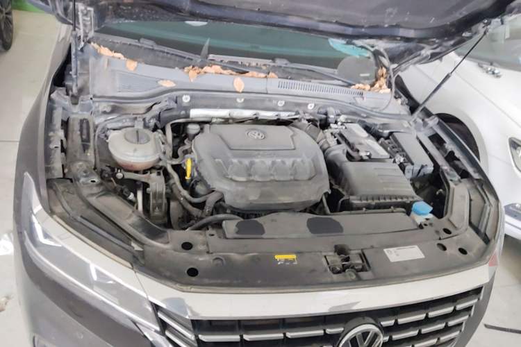 Used Volkswagen Passat 2019 330TSI Elite Edition China VI Engine Bay