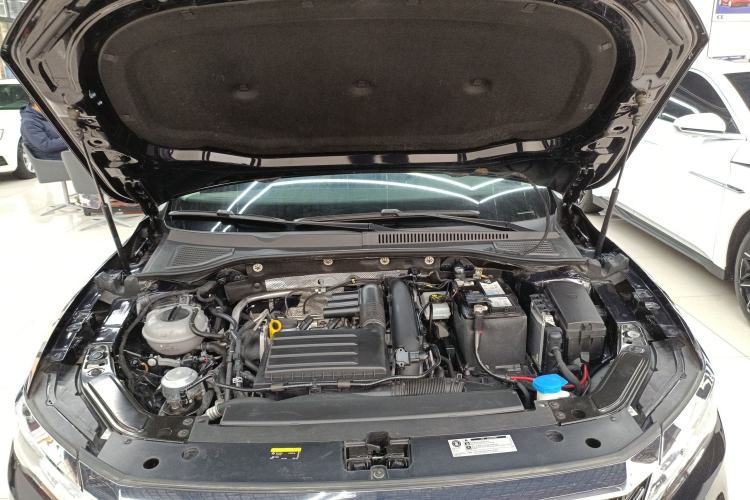 Used Volkswagen Passat 2019 280TSI Business Edition China VI Engine Bay