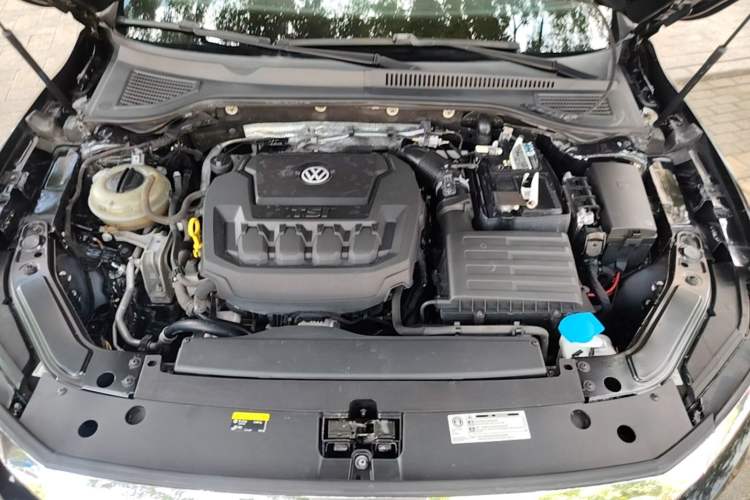 Used Volkswagen Passat 2019 330TSI Elite Edition China VI Engine Bay