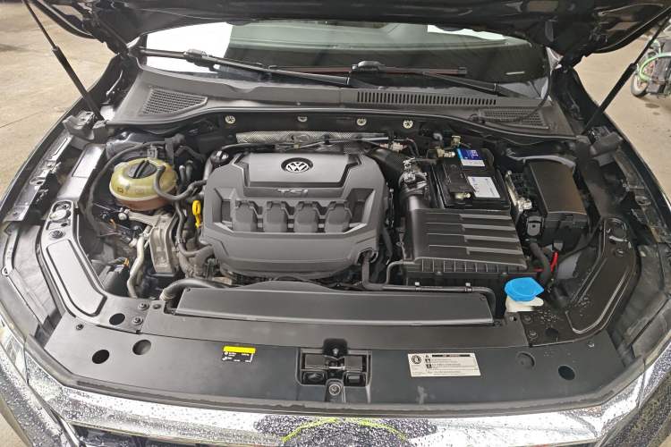 Used Volkswagen Passat 2019 330TSI Prestige Edition China VI Standard Engine Bay