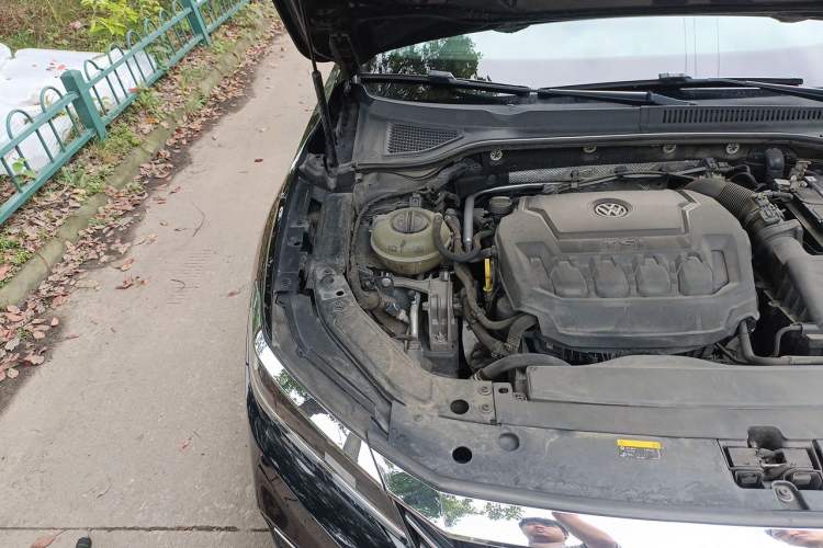 Used Volkswagen Passat 2019 330TSI Luxury Edition China VI Standard Engine Bay Right