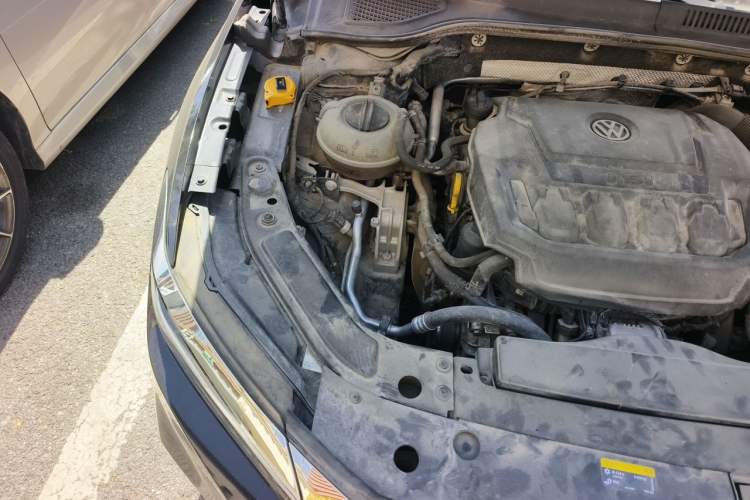Used Volkswagen Passat 2019 330TSI Elite Edition China VI Engine Bay Right