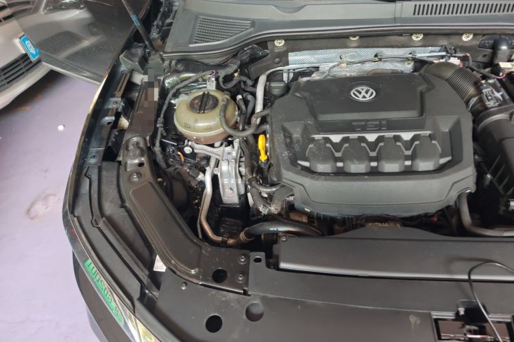 Used Volkswagen Passat 2019 330TSI Elite Edition China VI Engine Bay Right