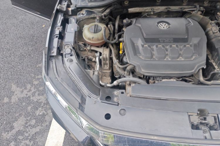 Used Volkswagen Passat 2019 330TSI Luxury Edition China VI Standard Engine Bay Right
