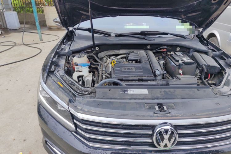 Used Volkswagen Passat  Engine Bay Right