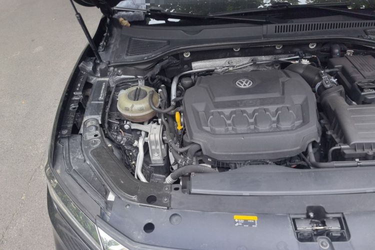 Used Volkswagen Passat 2019 330TSI Elite Edition China VI Engine Bay Right