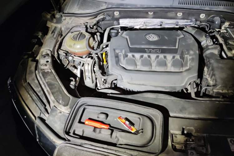Used Volkswagen Passat 2019 330TSI Luxury Edition China VI Standard Engine Bay Right