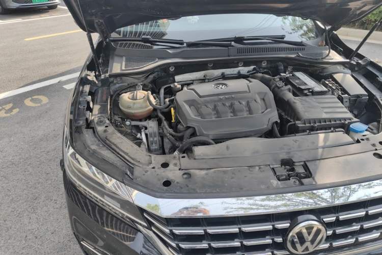 Used Volkswagen Passat 2019 330TSI Luxury Edition China V Standard Engine Bay Right