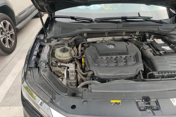 Used Volkswagen Passat 2019 330TSI Luxury Edition China VI Standard Engine Bay Right