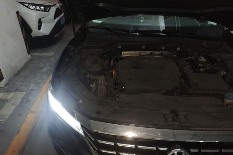 Used Volkswagen Passat 2019 330TSI Elite Edition China VI Engine Bay Right