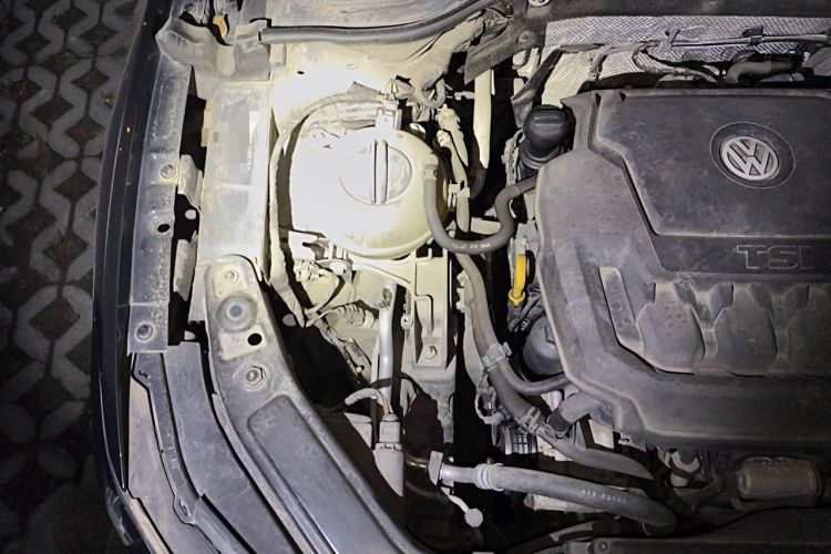 Used Volkswagen Passat 2019 330TSI Luxury Edition China VI Standard Engine Bay Right