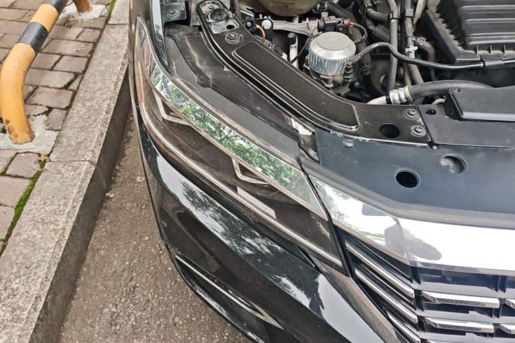 Used Volkswagen Passat 2019 280TSI Business Edition China VI Engine Bay Right