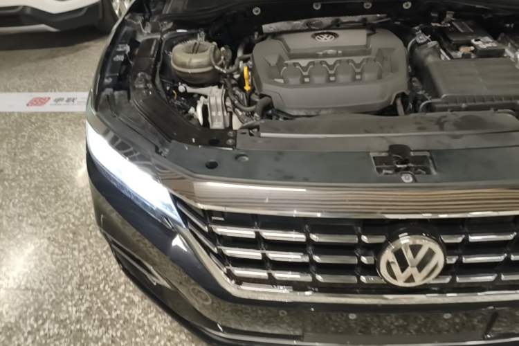 Used Volkswagen Passat 2019 330TSI Luxury Edition China VI Standard Engine Bay Right