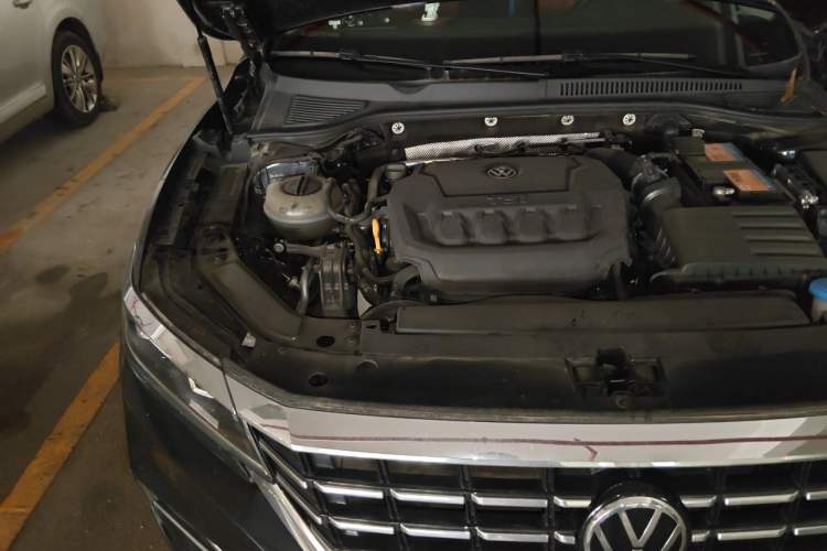 Used Volkswagen Passat 2019 330TSI Elite Edition China VI Engine Bay Right