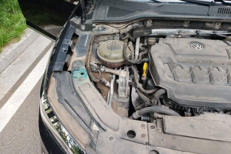 Used Volkswagen Passat 2019 330TSI Elite Edition China VI Engine Bay Right