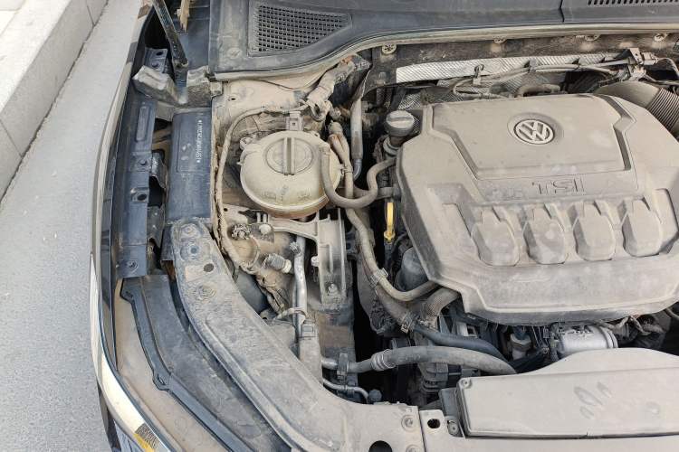 Used Volkswagen Passat 2019 330TSI Luxury Edition China VI Standard Engine Bay Right