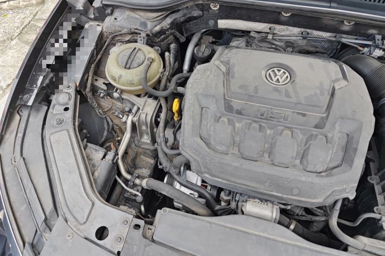 Used Volkswagen Passat 2019 330TSI Luxury Edition China VI Standard Engine Bay Right