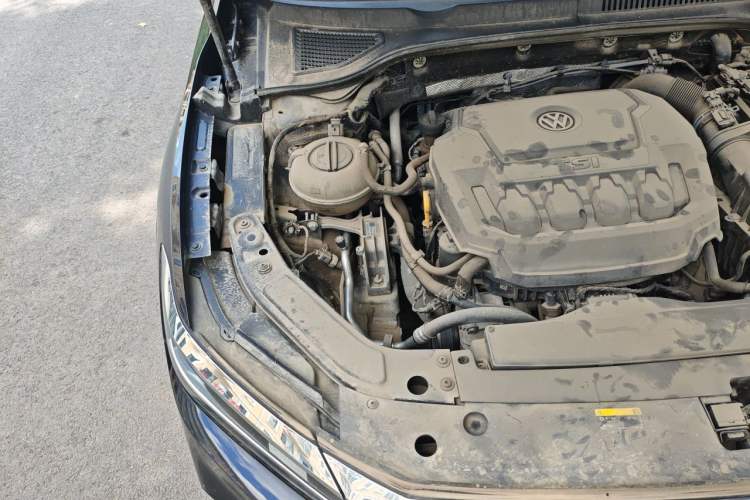 Used Volkswagen Passat 2019 330TSI Elite Edition China VI Engine Bay Right