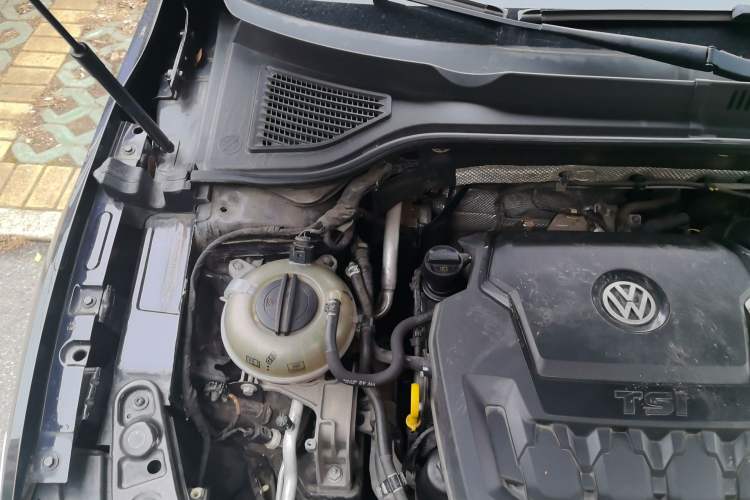 Used Volkswagen Passat 2019 330TSI Elite Edition China VI Engine Bay Right