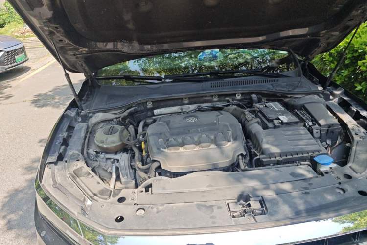 Used Volkswagen Passat 2019 330TSI Elite Edition China VI Engine Bay Right