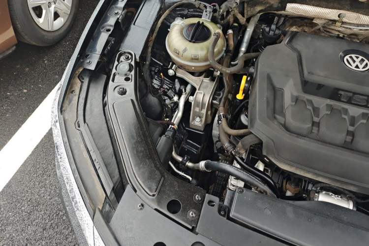 Used Volkswagen Passat 2019 330TSI Luxury Edition China VI Standard Engine Bay Right