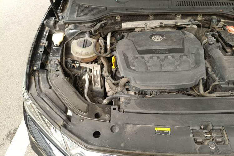 Used Volkswagen Passat 2019 330TSI Elite Edition China VI Engine Bay Right