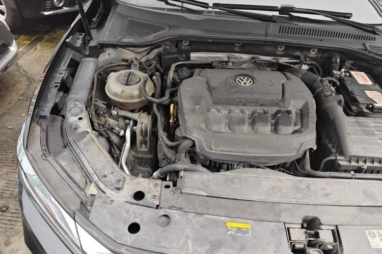 Used Volkswagen Passat 2019 330TSI Elite Edition China VI Engine Bay Right