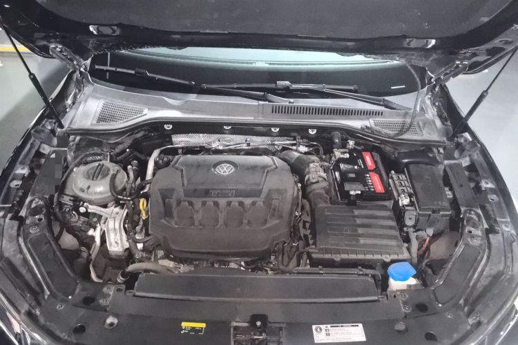 Used Volkswagen Passat 2019 330TSI Luxury Edition China VI Standard Engine Bay