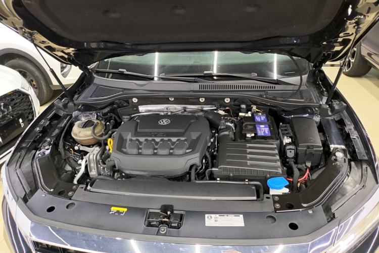 Used Volkswagen Passat 2019 330TSI Luxury Edition China VI Standard Engine Bay