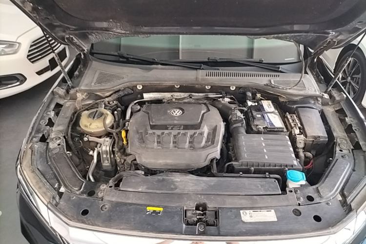 Used Volkswagen Passat 2019 330TSI Elite Edition China VI Engine Bay