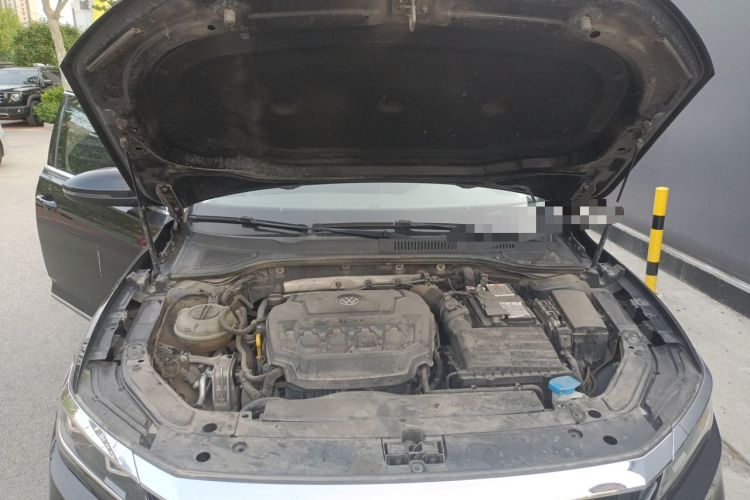 Used Volkswagen Passat 2019 330TSI Elite Edition China VI Engine Bay