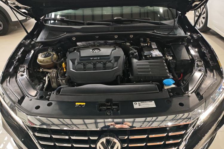 Used Volkswagen Passat 2019 330TSI Luxury Edition China VI Standard Engine Bay