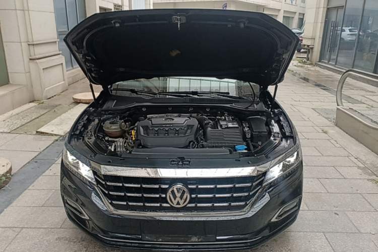 Used Volkswagen Passat 2019 330TSI Luxury Edition China VI Standard Engine Bay