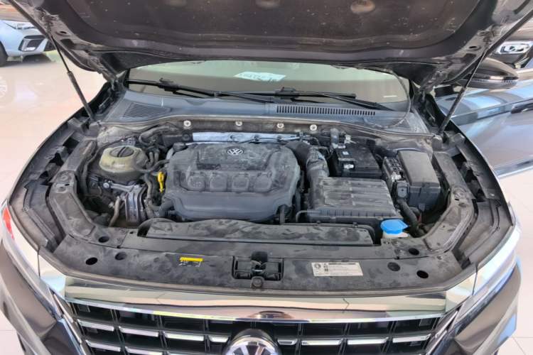 Used Volkswagen Passat 2019 330TSI Luxury Edition China VI Standard Engine Bay