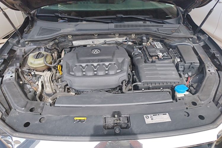 Used Volkswagen Passat 2019 330TSI Luxury Edition China VI Standard Engine Bay