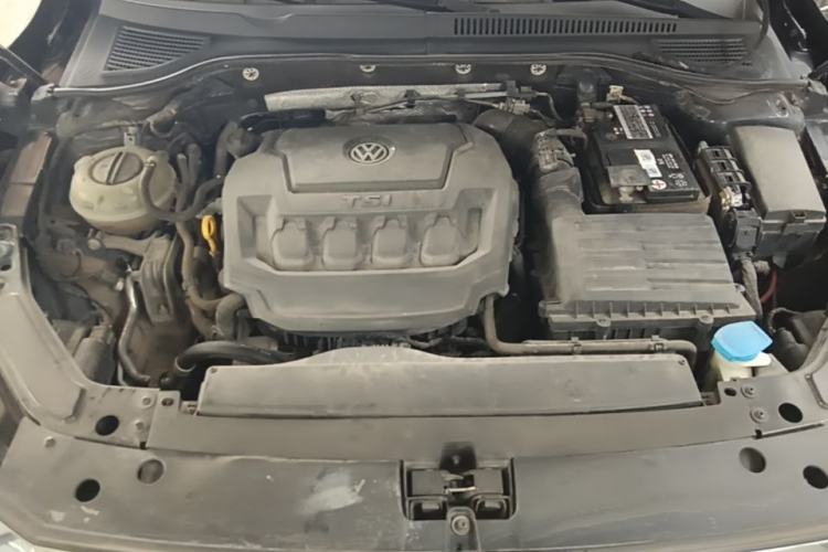 Used Volkswagen Passat 2019 330TSI Luxury Edition China VI Standard Engine Bay