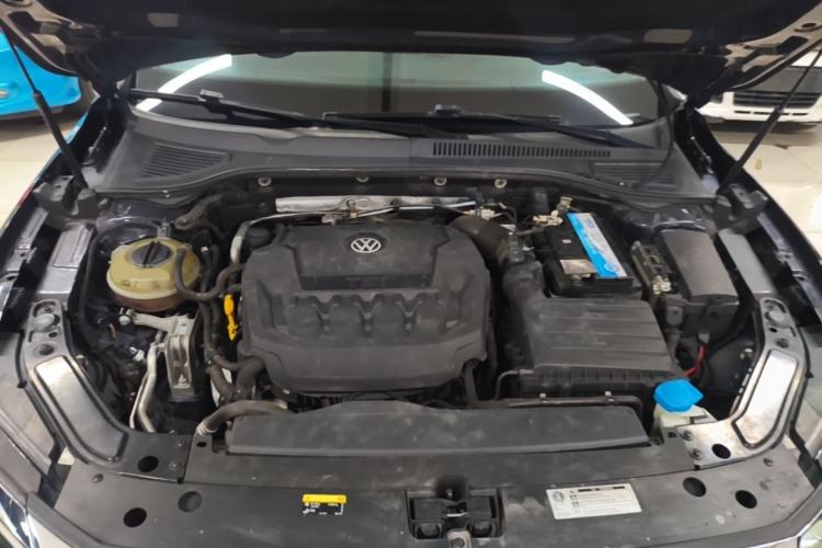 Used Volkswagen Passat 2019 330TSI Elite Edition China VI Engine Bay