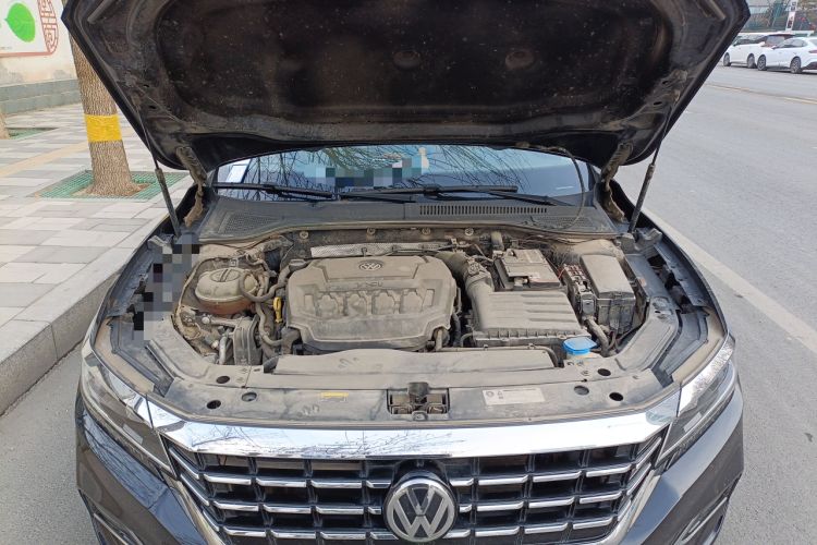 Used Volkswagen Passat 2019 330TSI Luxury Edition China VI Standard Engine Bay
